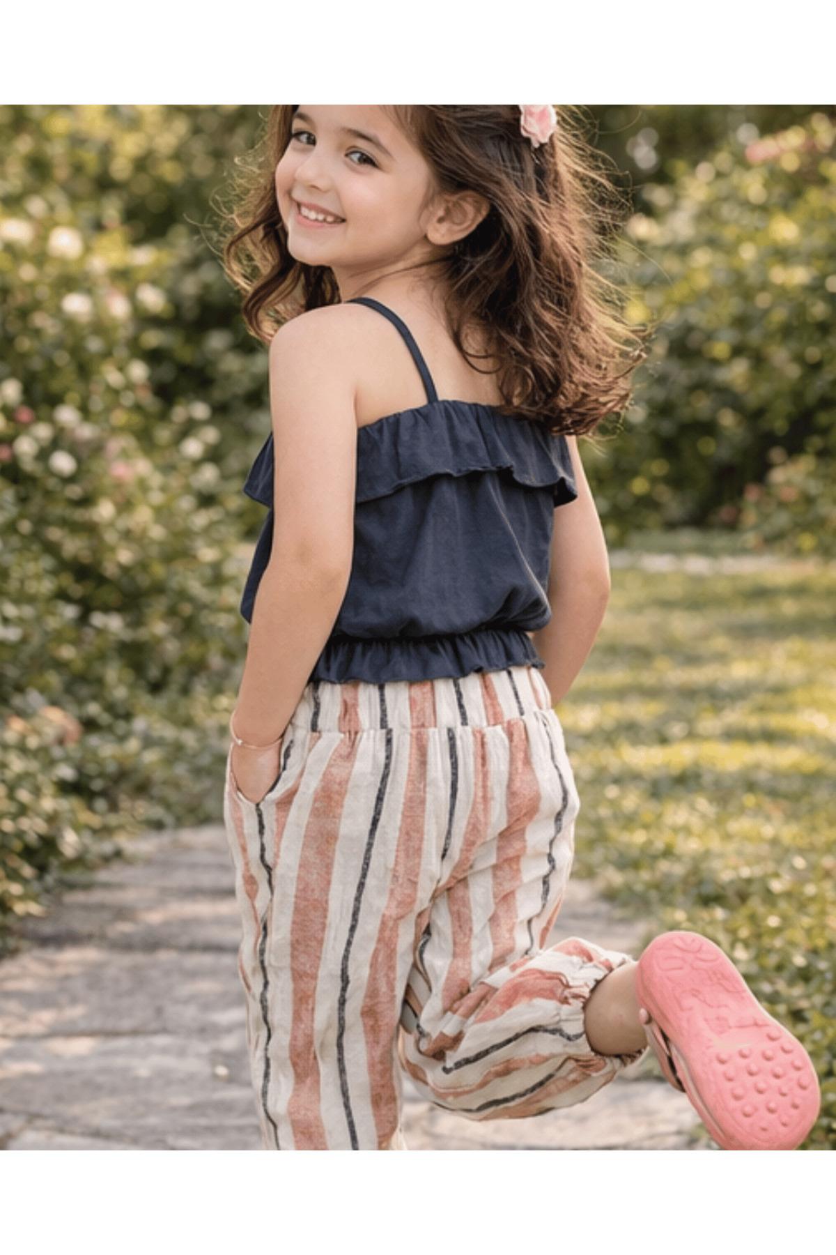 Kız Çocuk Askılı Crop Siyah T-Shirt Çizgili Pantolon Alt-Üst Takım - Görsel 8